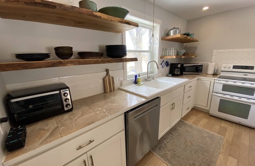 Lemont House | Top-Rated Guest House with Breakfast and Family-Friendly Amenities