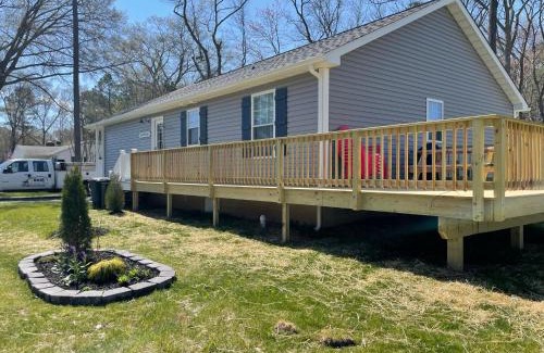 Issue House | Welcome to Our Happy Place - Family-Friendly Retreat