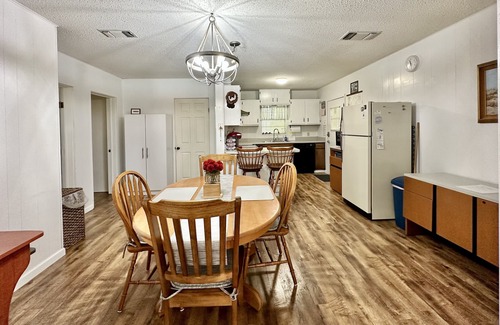 New Braunfels Cottage | Refreshing Retreat: Tranquil Lake Getaway Near Excitement