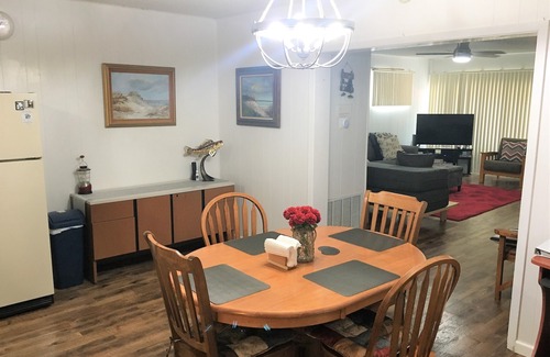 New Braunfels Cottage | Refreshing Retreat: Tranquil Lake Getaway Near Excitement