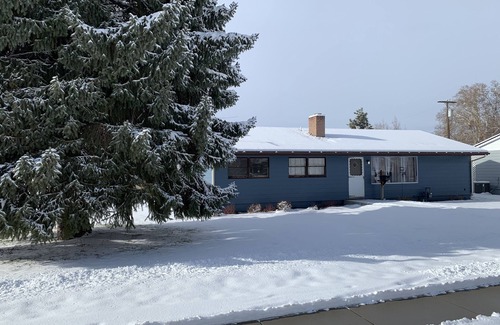 Gem County House | Charming Gem Near Downtown: Spa, Hot Tub & Pet Friendly
