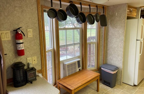 Grant County Cabin | Cozy Lumberjack Cabin: Pet & Child Friendly Retreat