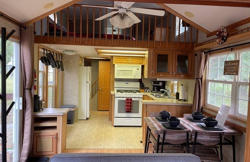 Grant County Cabin | Cozy Lumberjack Cabin: Pet & Child Friendly Retreat