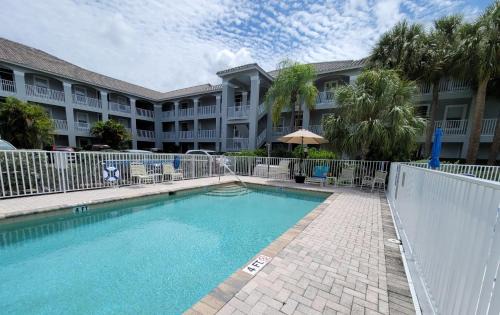 Vanderbilt Beach Apartment | Discover Our Naples Hideaway: Oceanfront Family Retreat
