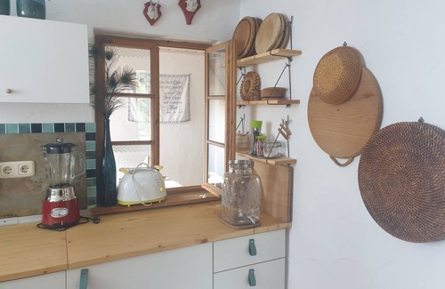Volkach Apartment | Cozy Obervolkach Vacation Home with Ocean View & Breakfast