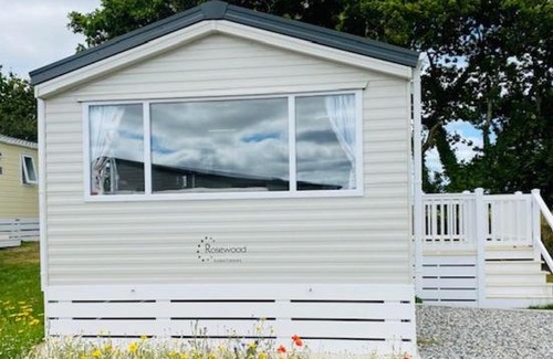 Grampound House | Tranquil Osprey Holiday Home Near St Austell Awaits You