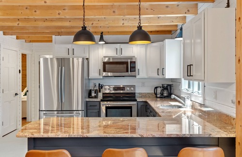 Westminster Cabin | Relaxing Pondside Cabin with Kitchen and Breakfast Near Wachusett