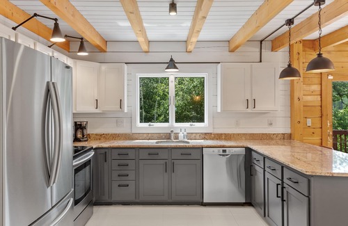 Westminster Cabin | Relaxing Pondside Cabin with Kitchen and Breakfast Near Wachusett