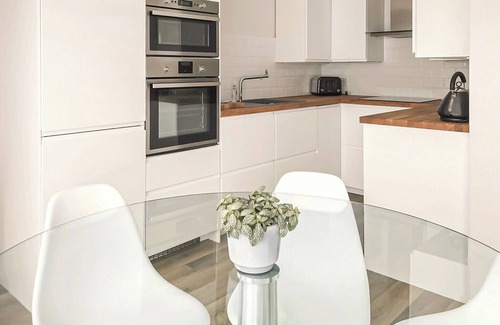 Brundall Cottage | Discover Our Prime Cottage with Breathtaking River Views