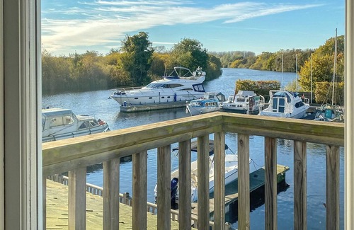 Brundall Cottage | Discover Our Prime Cottage with Breathtaking River Views