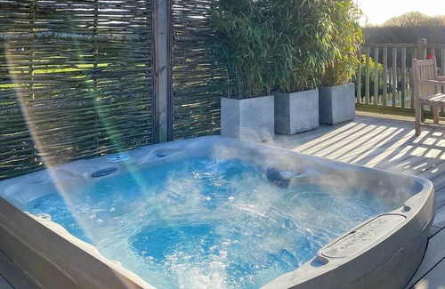 Brundall Cottage | Discover Our Prime Cottage with Breathtaking River Views