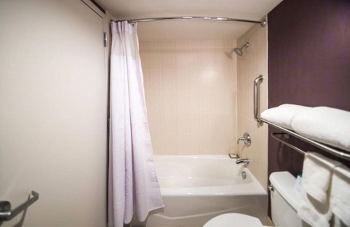 Ampere House | Relaxing Retreat for All Travelers in Northern New Jersey