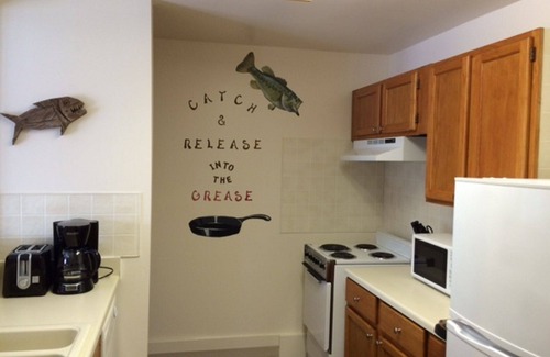 Anchorville Apartment | Inviting Starboard Cabin with Pool, Breakfast & Boat Slip