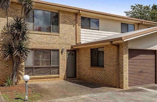 Newtown House | Discover Our Inviting Townhouse in Toowoomba