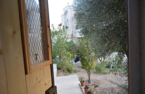 Jerash Bed & Breakfast | Budget-Friendly Villa with Horizon Views - Pet Friendly Stay