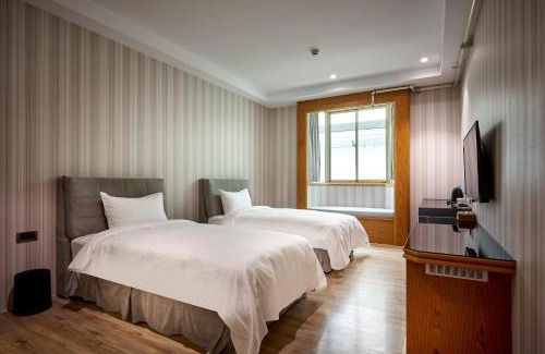 Wuqi District Hotel | Discover Oursea Hotel: Family-Friendly Comfort Awaits