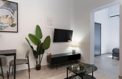 Vyronas Apartment | Ousakiou Studio by Staycom
