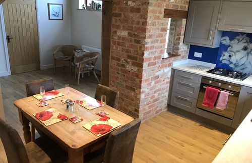 Pointon House | Escape to Out Back and Beyond: Pool, Spa & Nature Awaits
