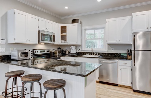 Northwest Harbor House | Modern Farmhouse with Outdoor Theater, Fire Pit & Bocce