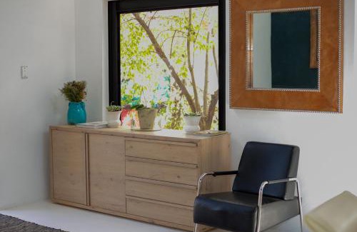 Otjiwarongo House | Discover Out of Africa Guesthouse with Pool & Breakfast