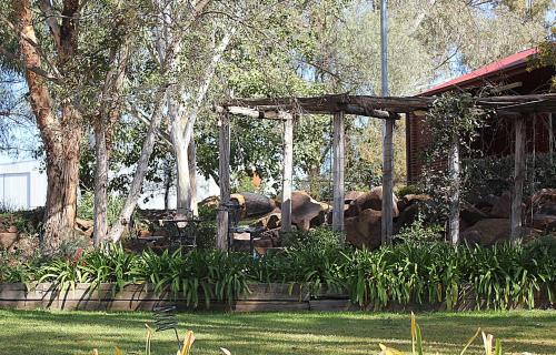 Dubbo House | Pet-Friendly Outback Cellar & Country Cottage – 4-Star Retreat