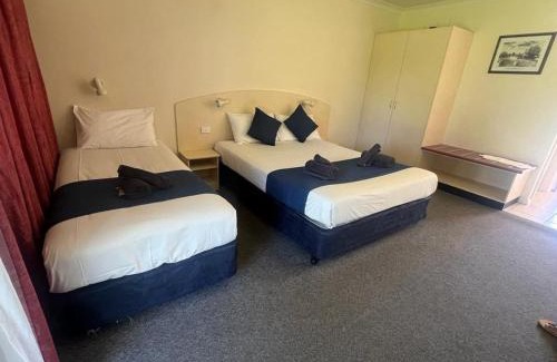 Hay South Hotel | Comfortable Outback Quarters Motel with Family-Friendly Amenities