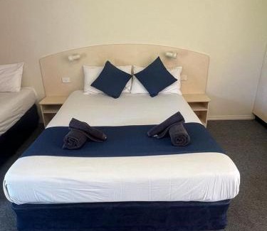 Hay South Hotel | Comfortable Outback Quarters Motel with Family-Friendly Amenities