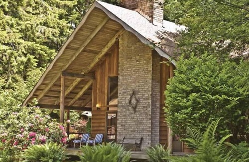 Forks Cabin | Serene Outback Cabin at Manitou Lodge - Pet Friendly Retreat
