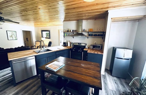 Athens Apartment | Kid-Friendly 2BR Apt Near Ohio University & Scenic Parks