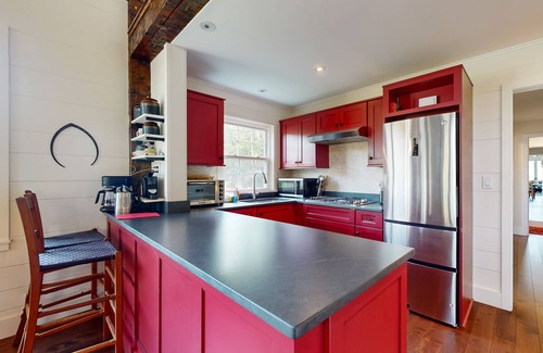 Sunderland House | Idyllic Retreat with Designer Interiors & Mt. Equinox Views