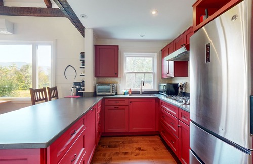 Sunderland House | Idyllic Retreat with Designer Interiors & Mt. Equinox Views