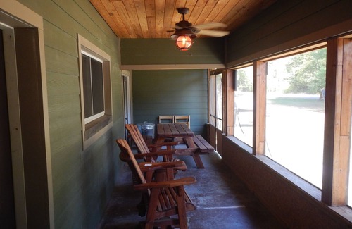 Bland House | Ideal 3-Bedroom Retreat in Blue Ridge Mountains - Top Rated