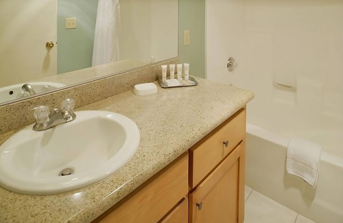 San Diego Country Estates Hotel | Relaxing Outdoor Retreat: Poolside Units Near Guy B. Woodward
