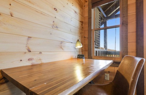 Blue Ridge House | Guest Rated 10/10: Modern Comfort with Ocean Views