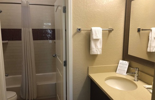 Lakeland Condo | Inviting Private Suite with Pool, Breakfast & Gym Access