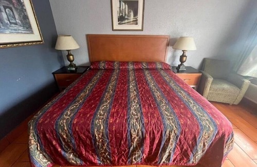 Brownsville Hotel | Outdoor Pool Stay Near Palo Alto Battlefield + Parking