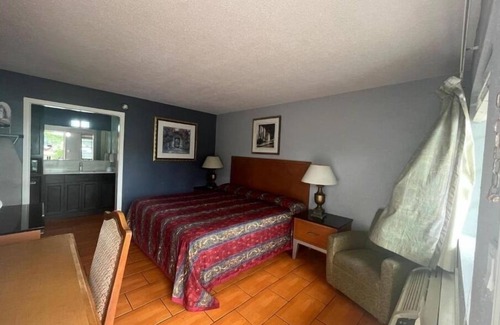 Brownsville Hotel | Outdoor Pool Stay Near Palo Alto Battlefield + Parking