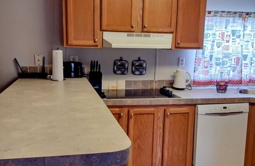 Blountstown House | Outdoor Haven for Nature Lovers - Pet Friendly & Family Ready