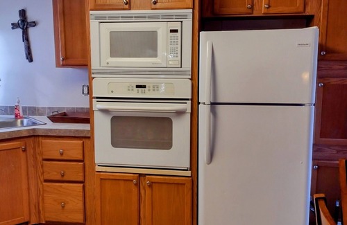 Blountstown House | Outdoor Haven for Nature Lovers - Pet Friendly & Family Ready