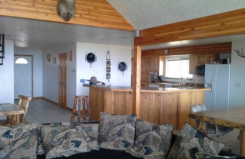 Corvallis House | Outdoor Haven: Pet-Friendly Retreat with Breakfast & Kitchen