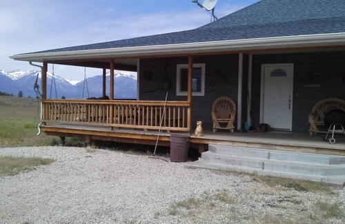 Corvallis House | Outdoor Haven: Pet-Friendly Retreat with Breakfast & Kitchen