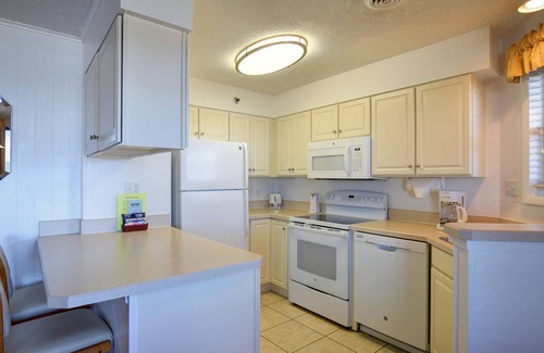 Kill Devil Hills Hotel | Beachfront Retreat at Outer Banks Beach Club with Pool & Spa