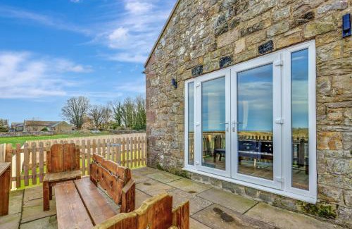 Wandylaw House | Discover Outlook Cottage: Pet-Friendly Retreat for Families