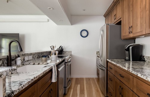 Moose Wilson Road Condo | Experience Outpost: Balsam Lodge A1 with Kitchen & Breakfast