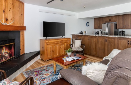 Moose Wilson Road Condo | Experience Outpost: Balsam Lodge A1 with Kitchen & Breakfast