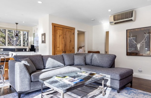Jackson Condo | Relaxing Outpost: King Ridge 7 Penthouse with Hot Tub