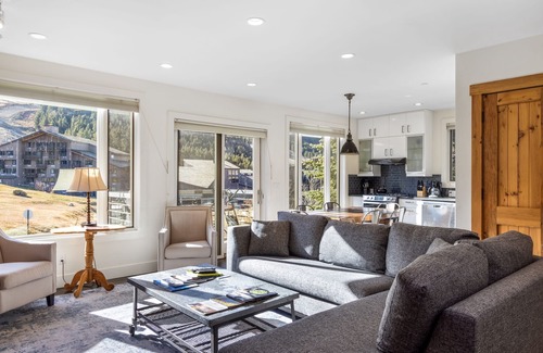Jackson Condo | Relaxing Outpost: King Ridge 7 Penthouse with Hot Tub