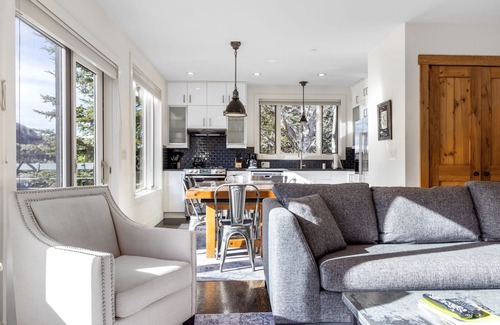 Jackson Condo | Relaxing Outpost: King Ridge 7 Penthouse with Hot Tub