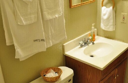 Dripping Springs Hotel | Comfortable Stays at Outpost Motel with Family-Friendly Amenities