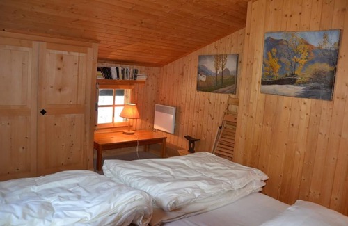 Saint-Luc Apartment | Cozy Attic Flat in Charming Chalet for 2-4 Guests